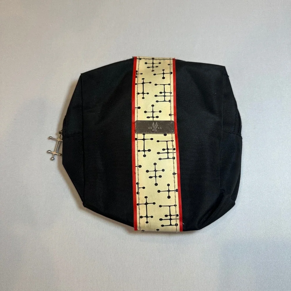 Eames Office American Airlines Dot Pattern Toiletry Travel Bag Black OS Unisex